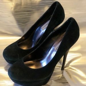 Steve Madden - 7.5 Black Suede Pumps